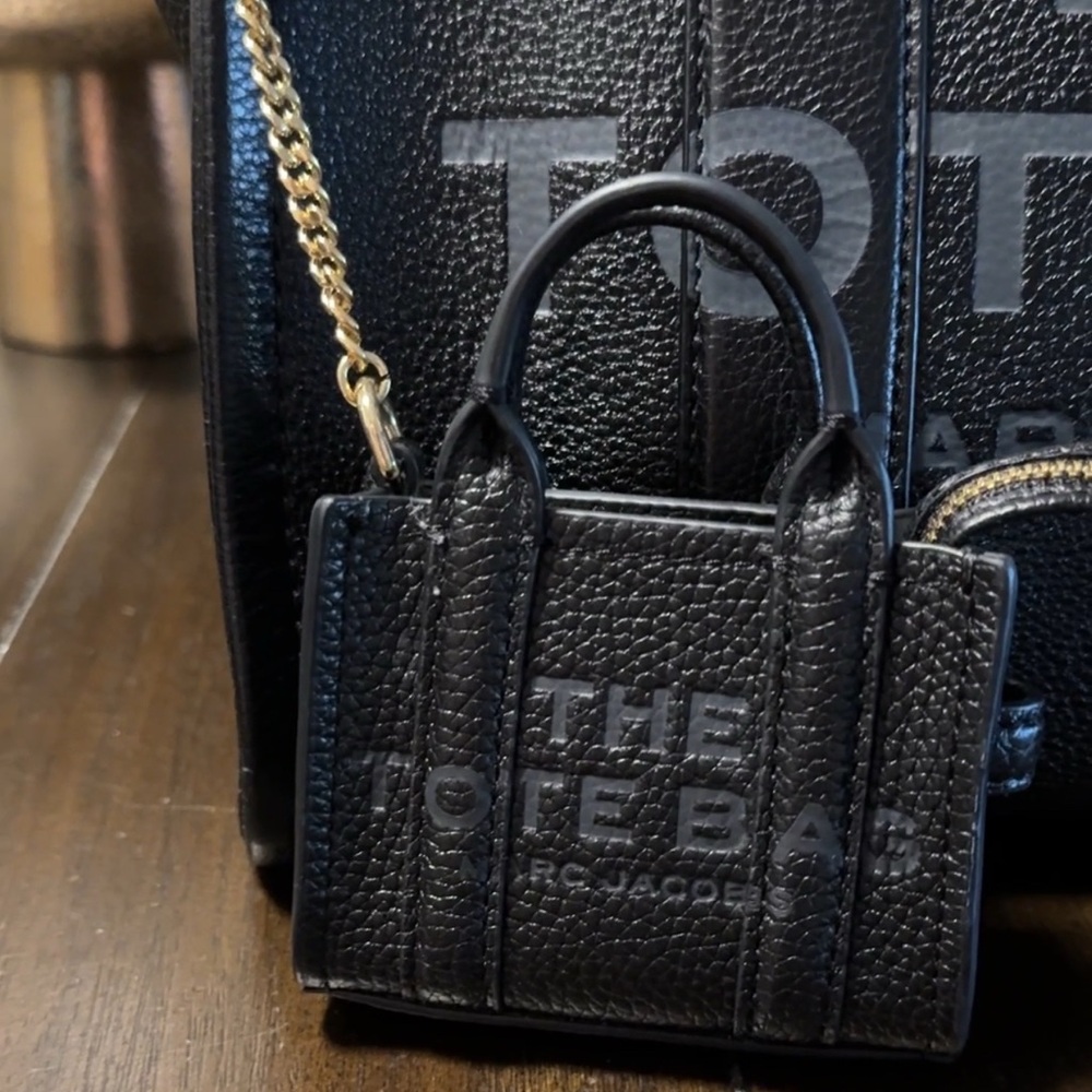 Marc Jacobs Black The Tote Leather Medium with Matching Charm Crossbody RESERVED - Picture 2 of 16